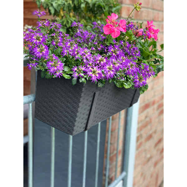 Blumentopf Kunststoff Rattan Blumenkasten In Rattan-Optik Mit Metallaufhängung